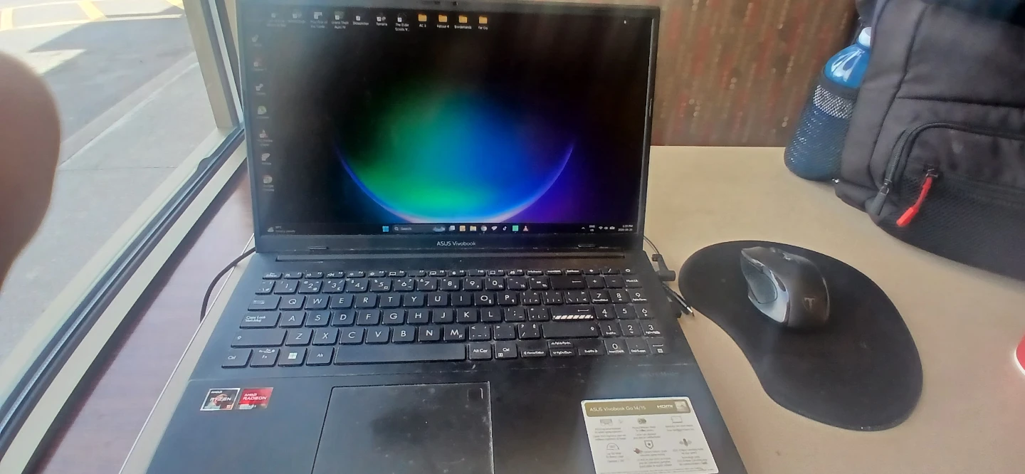 ASUS VivoBook Laptop