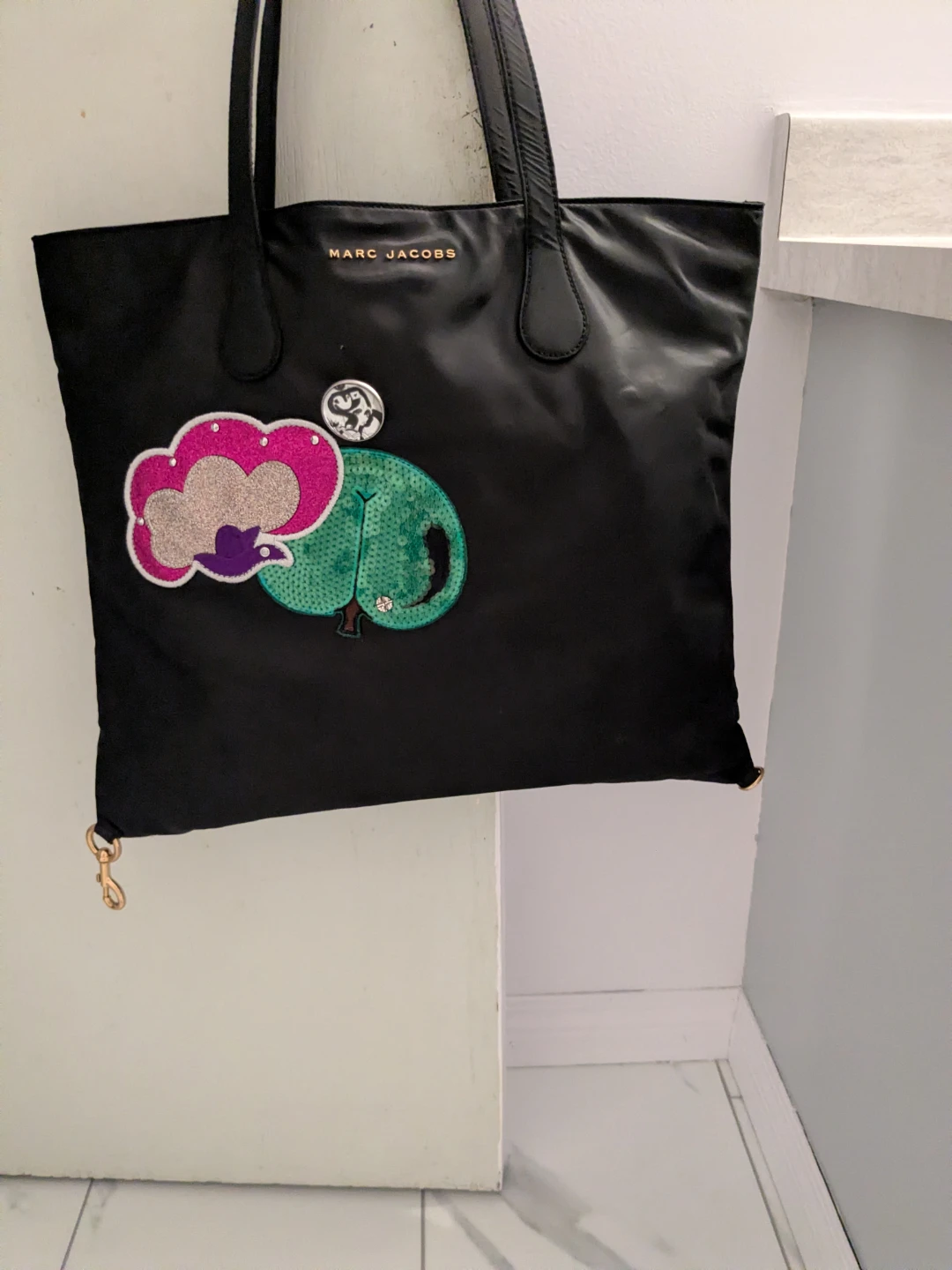 Marc Jacobs Black Large Tote Authentic Bag with Appliqué - photo 3