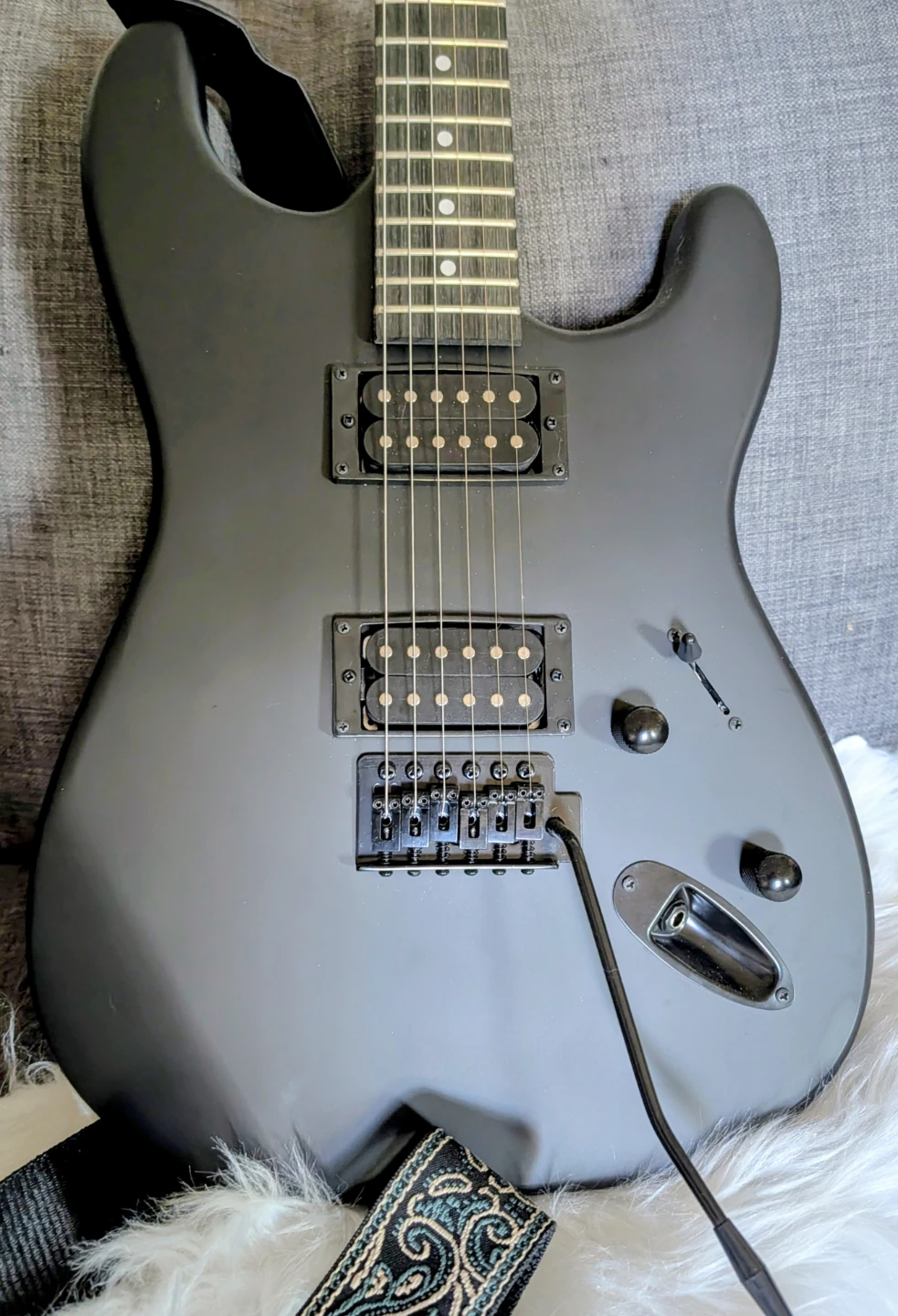 Black Electric Guitar with Amp - photo 2
