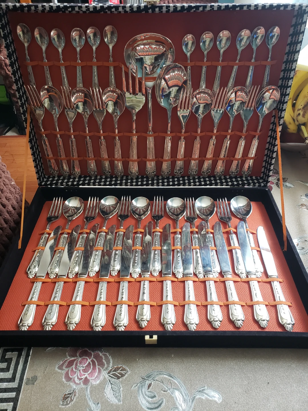 Silverware Set with Case