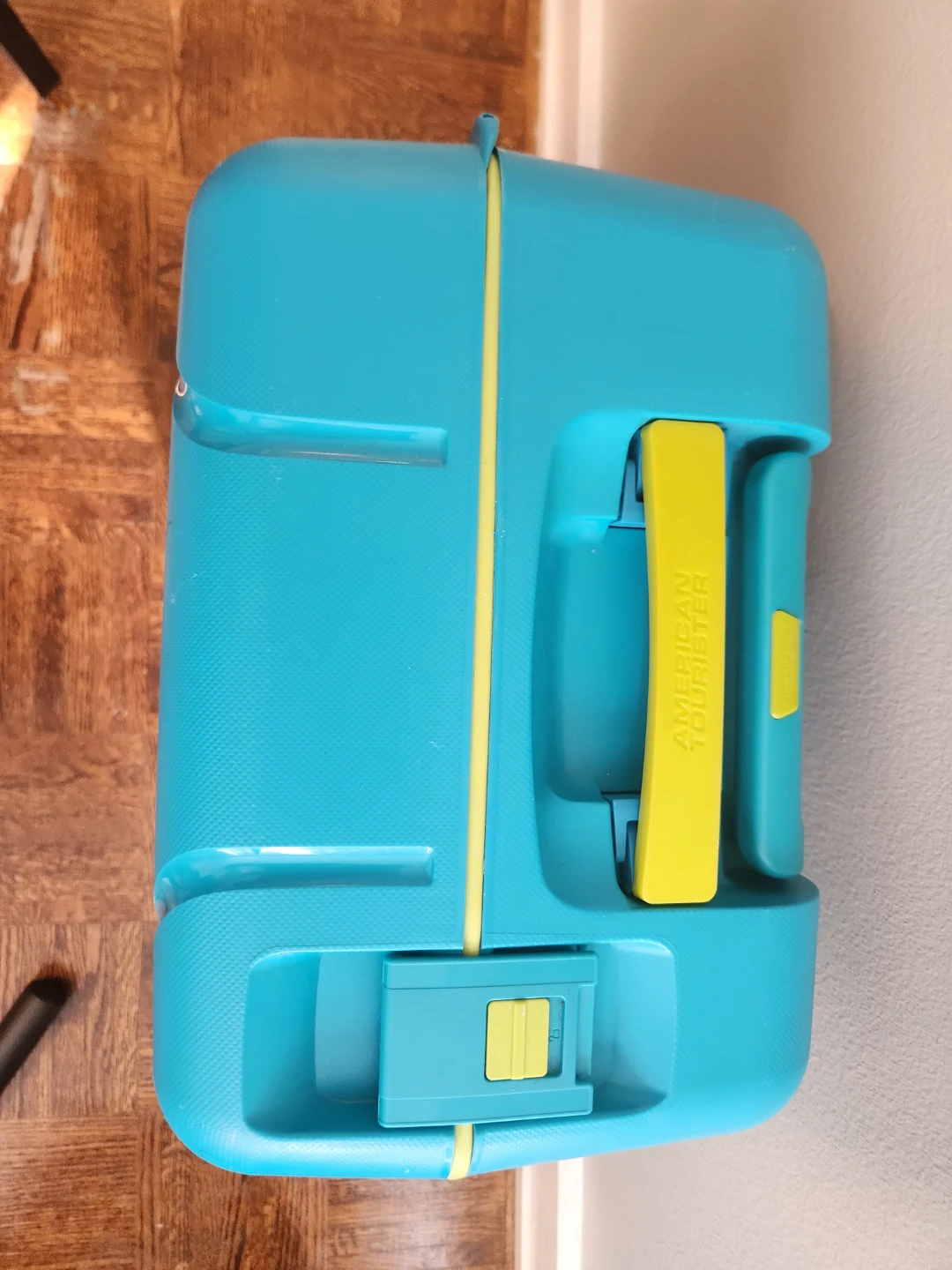 American Tourister Suitcase - photo 2