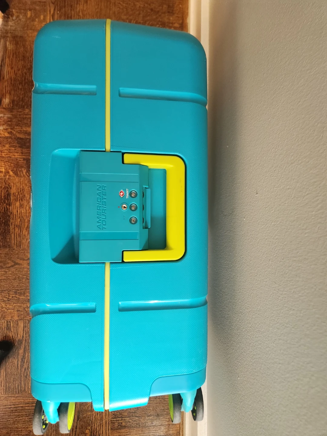 American Tourister Suitcase - photo 3