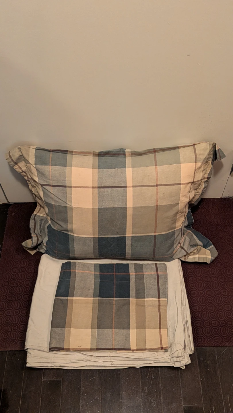 4 Queen Duvet Covers, 7 Pillow Shans-Mix n Match - photo 4