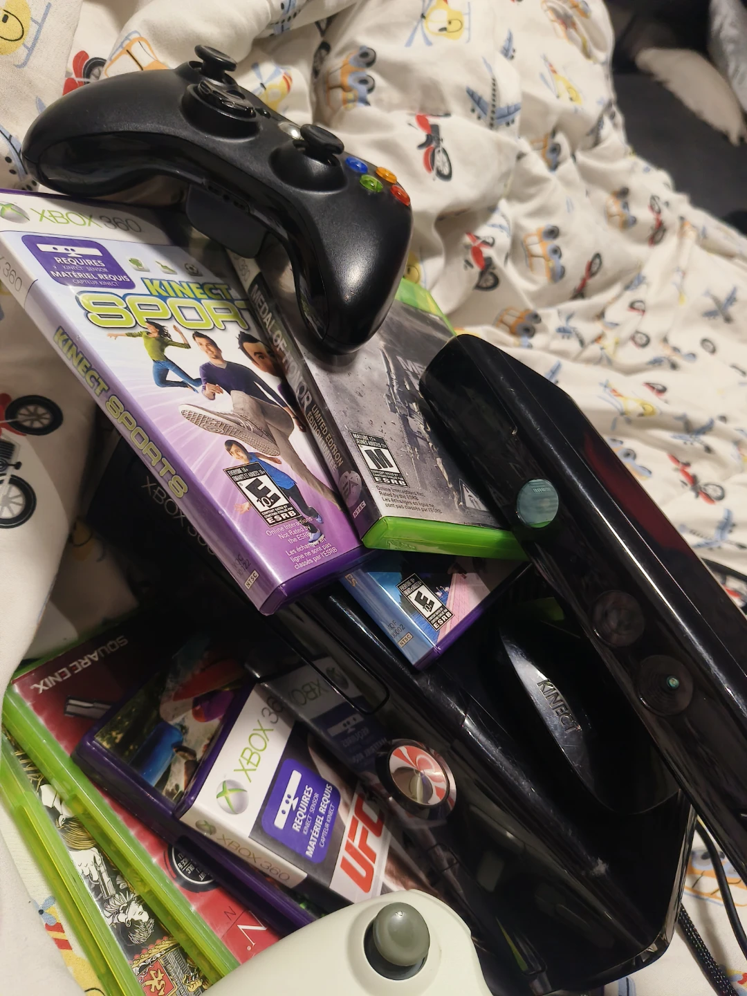 Xbox 360 Console with Kinect and Games - photo 2