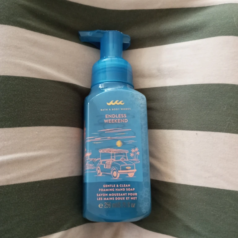 Bath & Body Works Endless Weekend Foaming Hand Soap