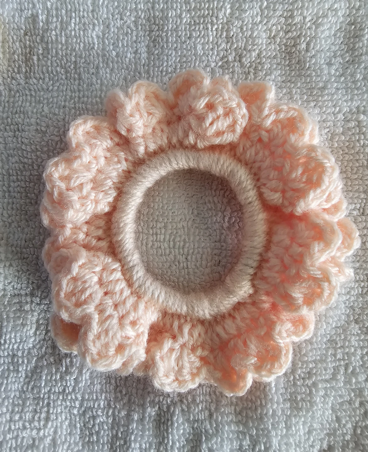 Handmade crochet scrunchie - photo 2