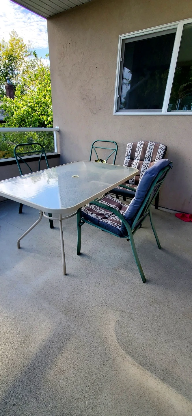 Patio  Set - Glass Table and 4 Chairs - photo 2