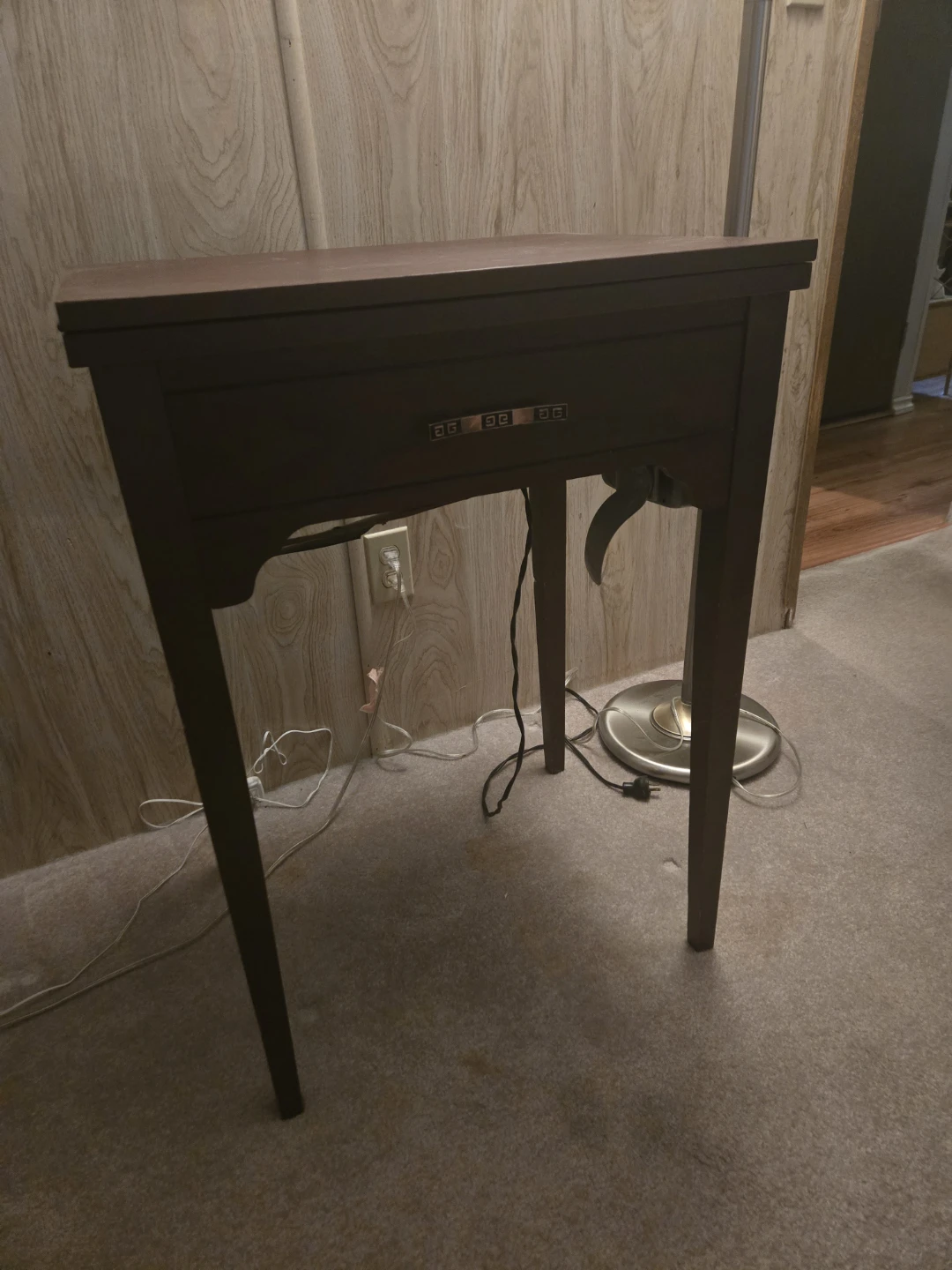 Woodward's Vintage Sewing Machine - photo 2
