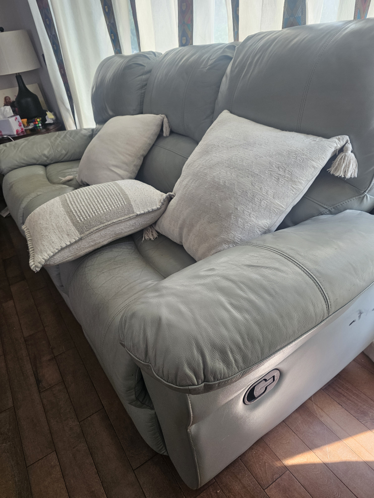 Three-seater reclining sofa