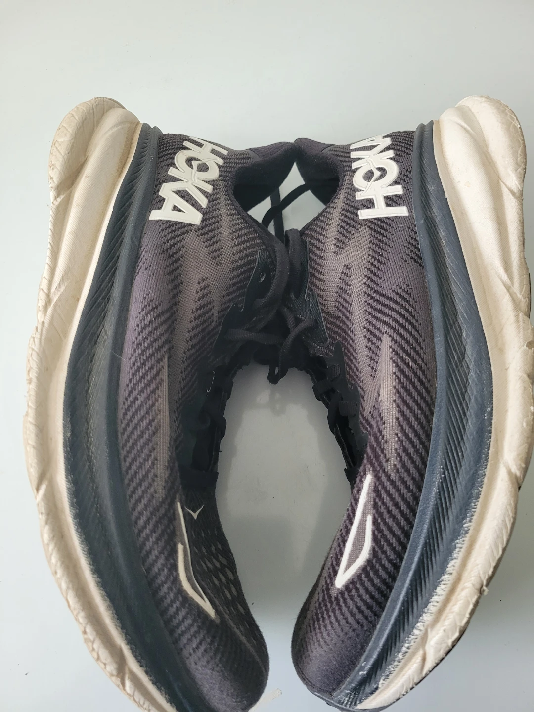 Hoka Clifton 9 Running Shoes size 10.5