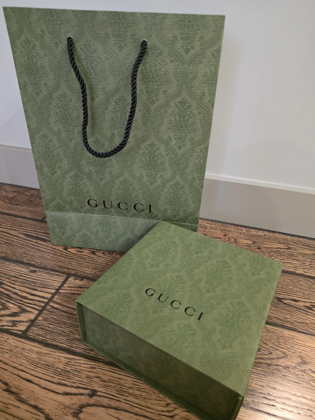 Gucci Shopping Bag and Box