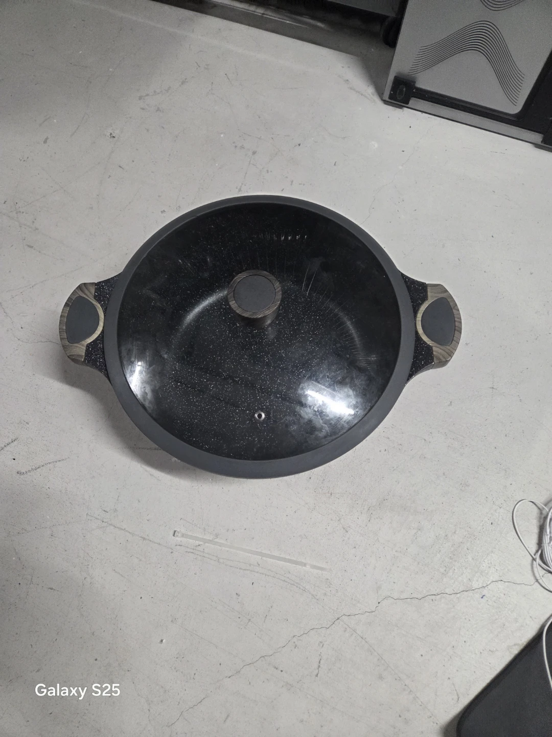 Black Speckled Pot with Glass Lid - photo 3