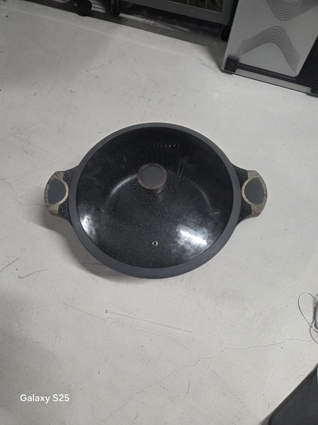 Black Speckled Pot with Glass Lid - photo 5