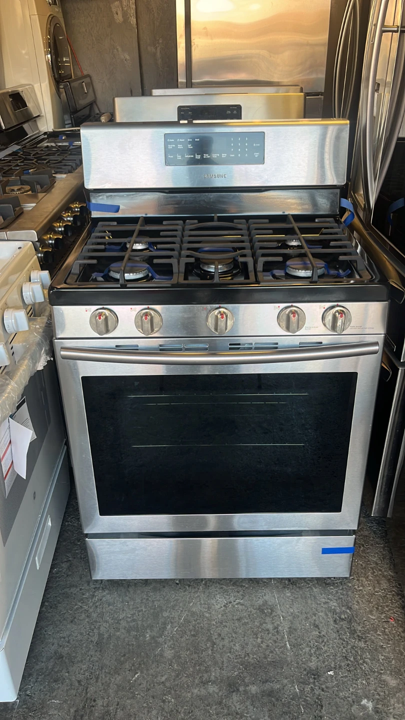 Samsung Gas Range - photo 2