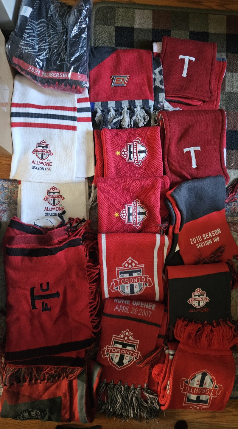 16 Toronto FC Scarves