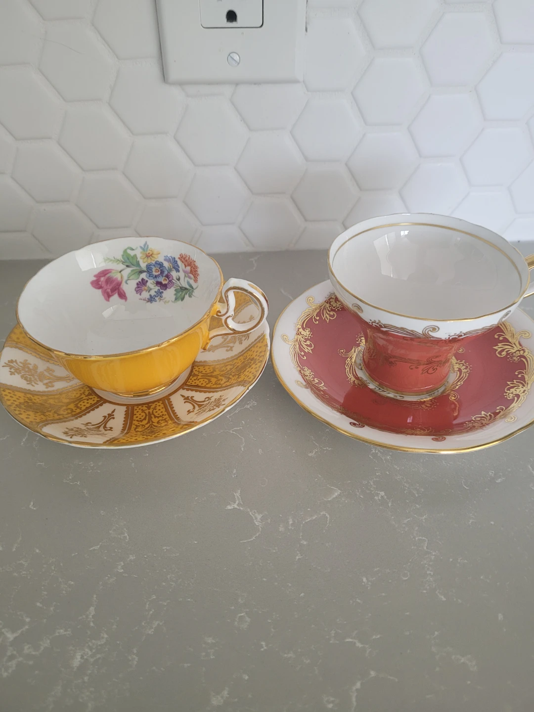 Cheerful Vintage Teacups - photo 2