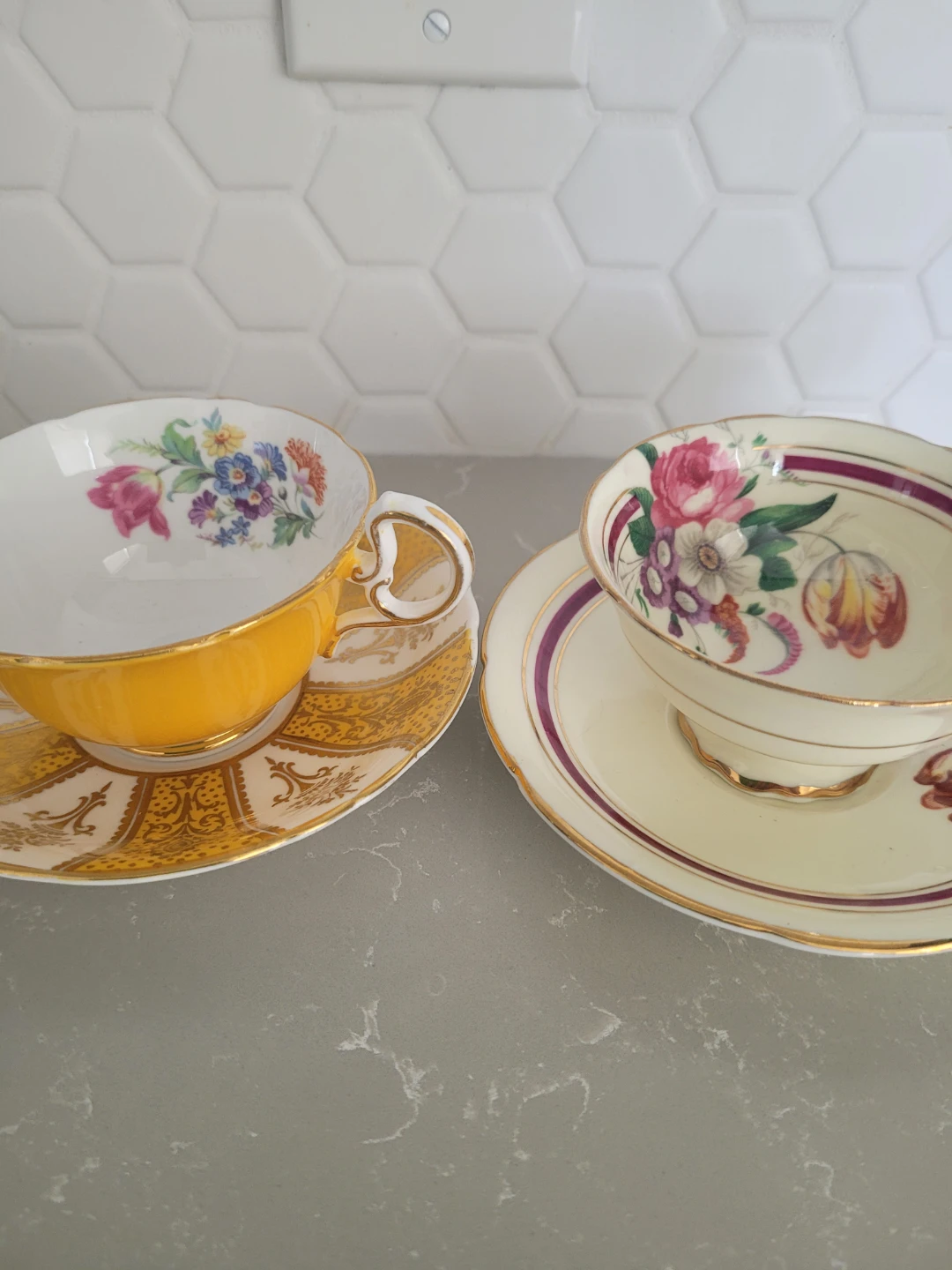 Cheerful Vintage Teacups - photo 3