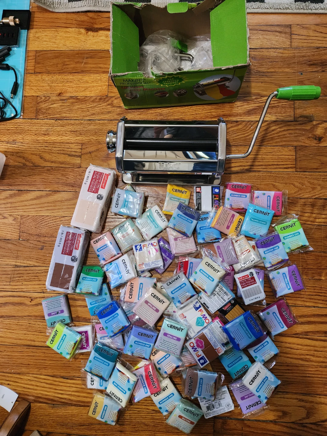 Makin's Professional Clay Machine + Gift