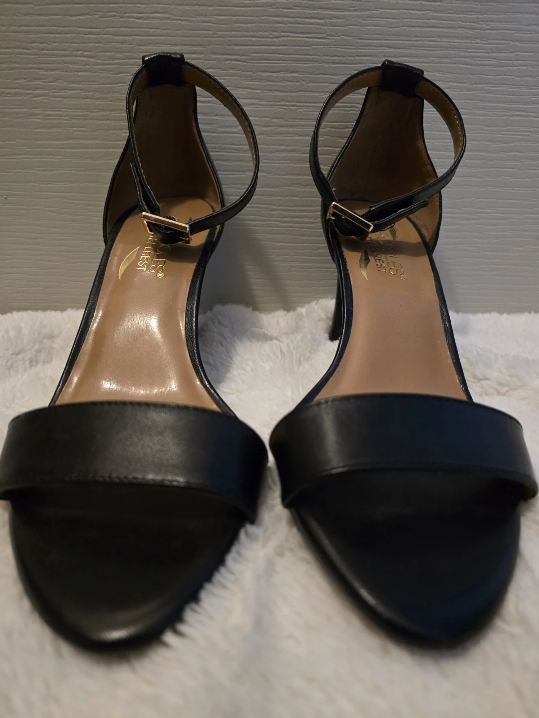 AEROSOLES Heel Rest, Black Ankle Strap Heels, size 7 - photo 2