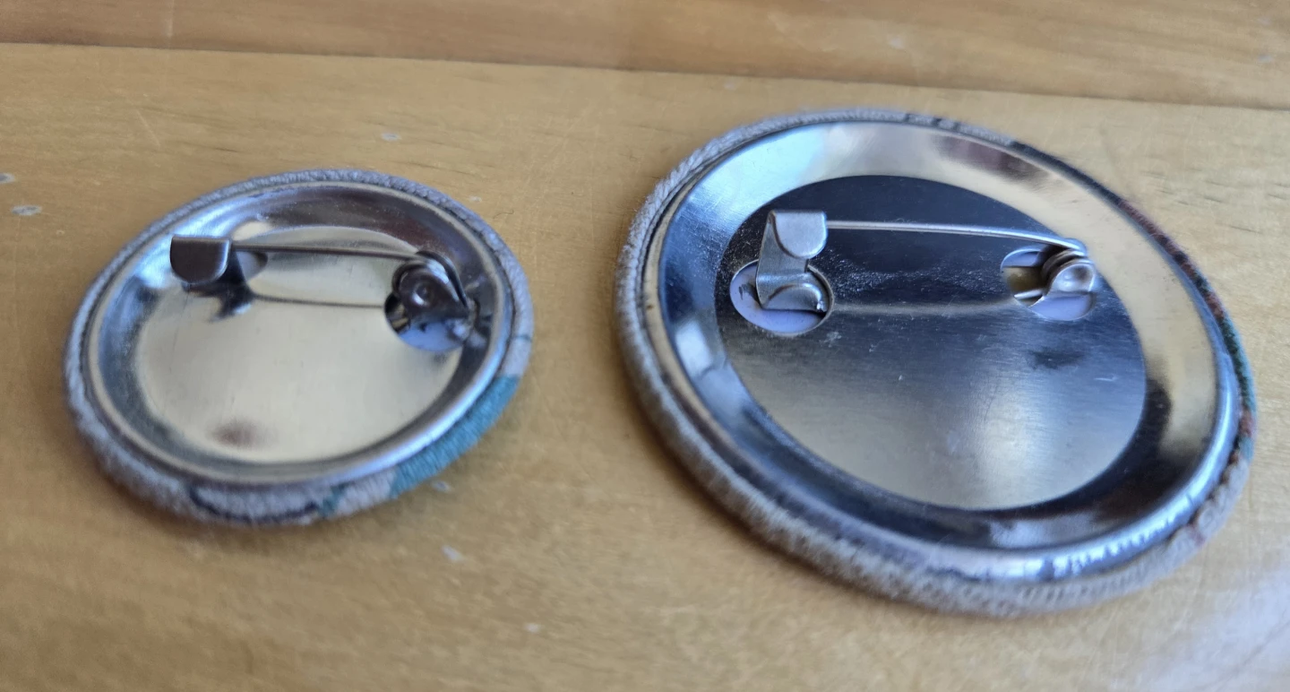 2 buttons / pins - photo 2