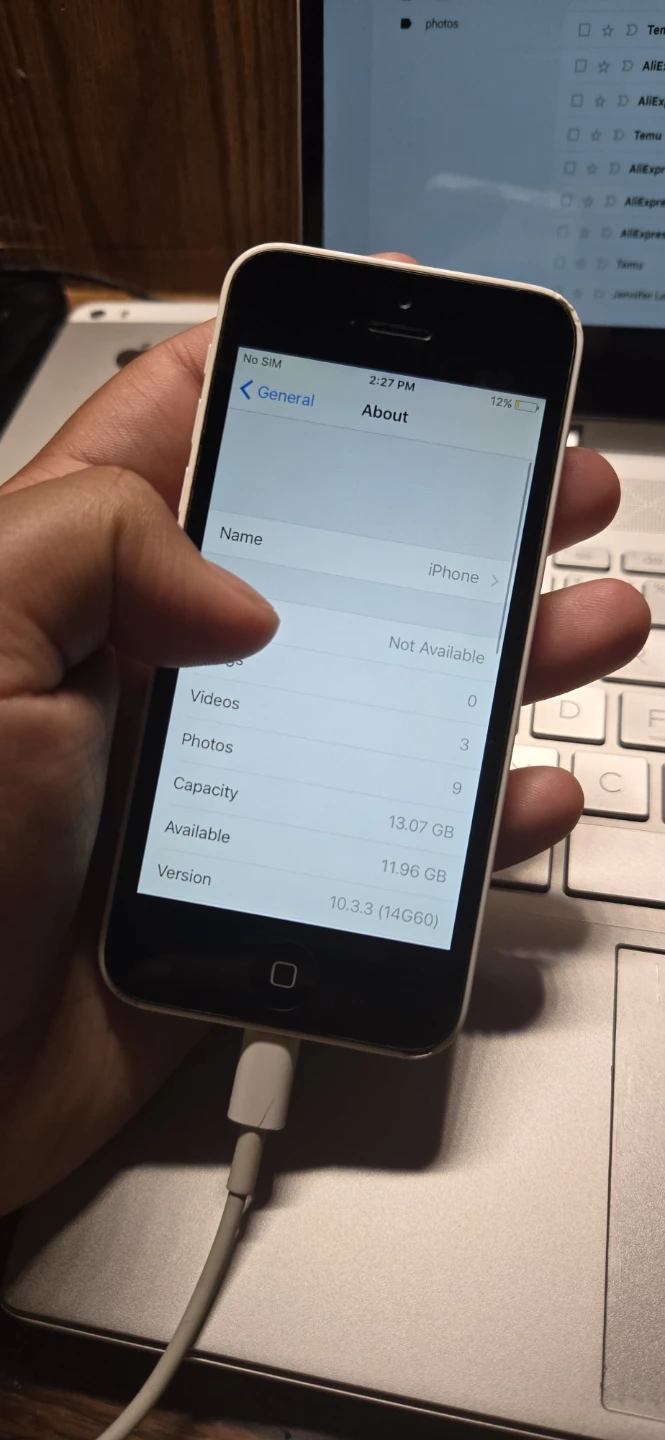 RARE Apple iPhone 5c  - White - photo 3