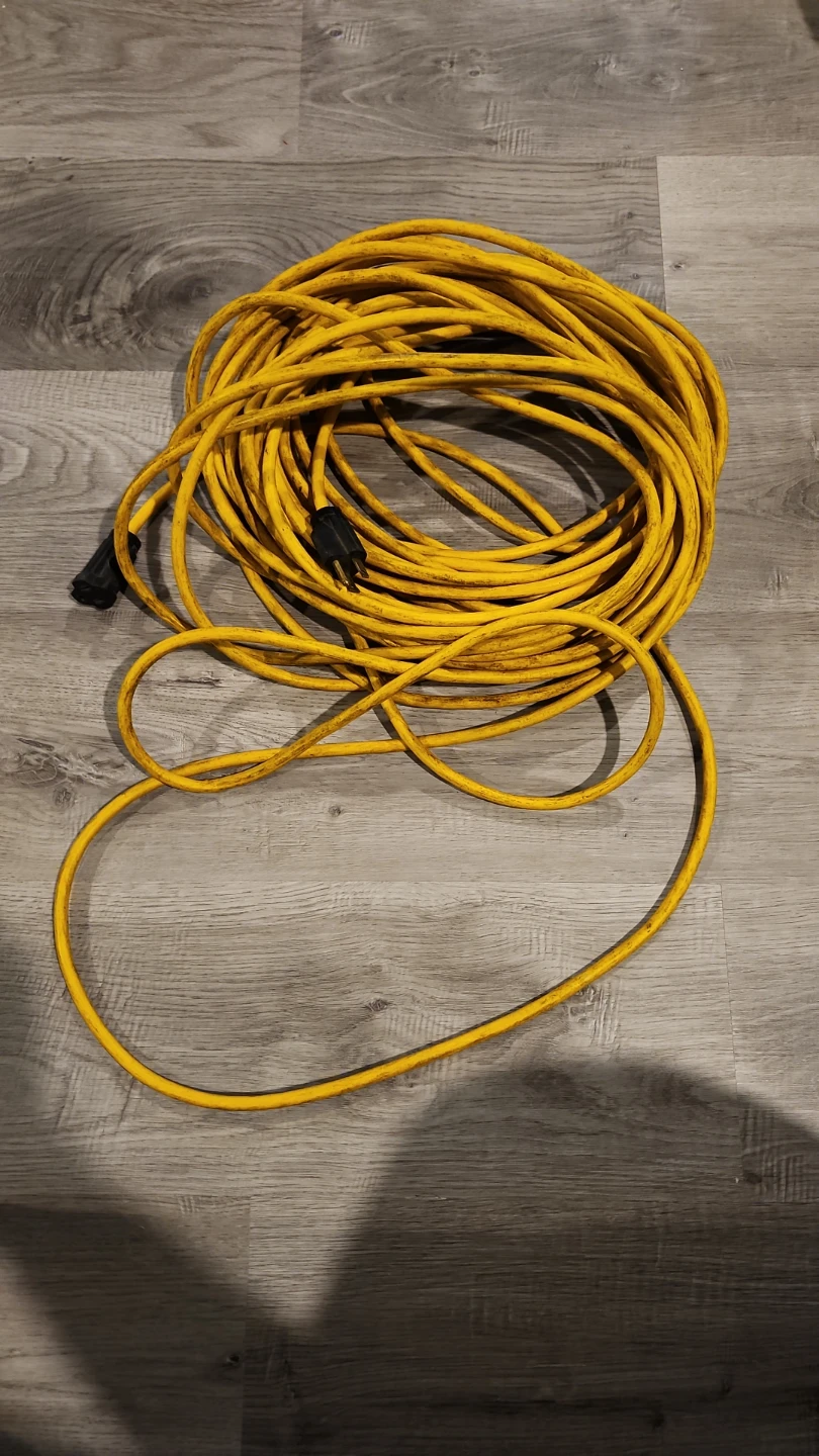 Heavy-Duty Contractor Grade Outdoor Extension Cord – Yellow 80ft - photo 2