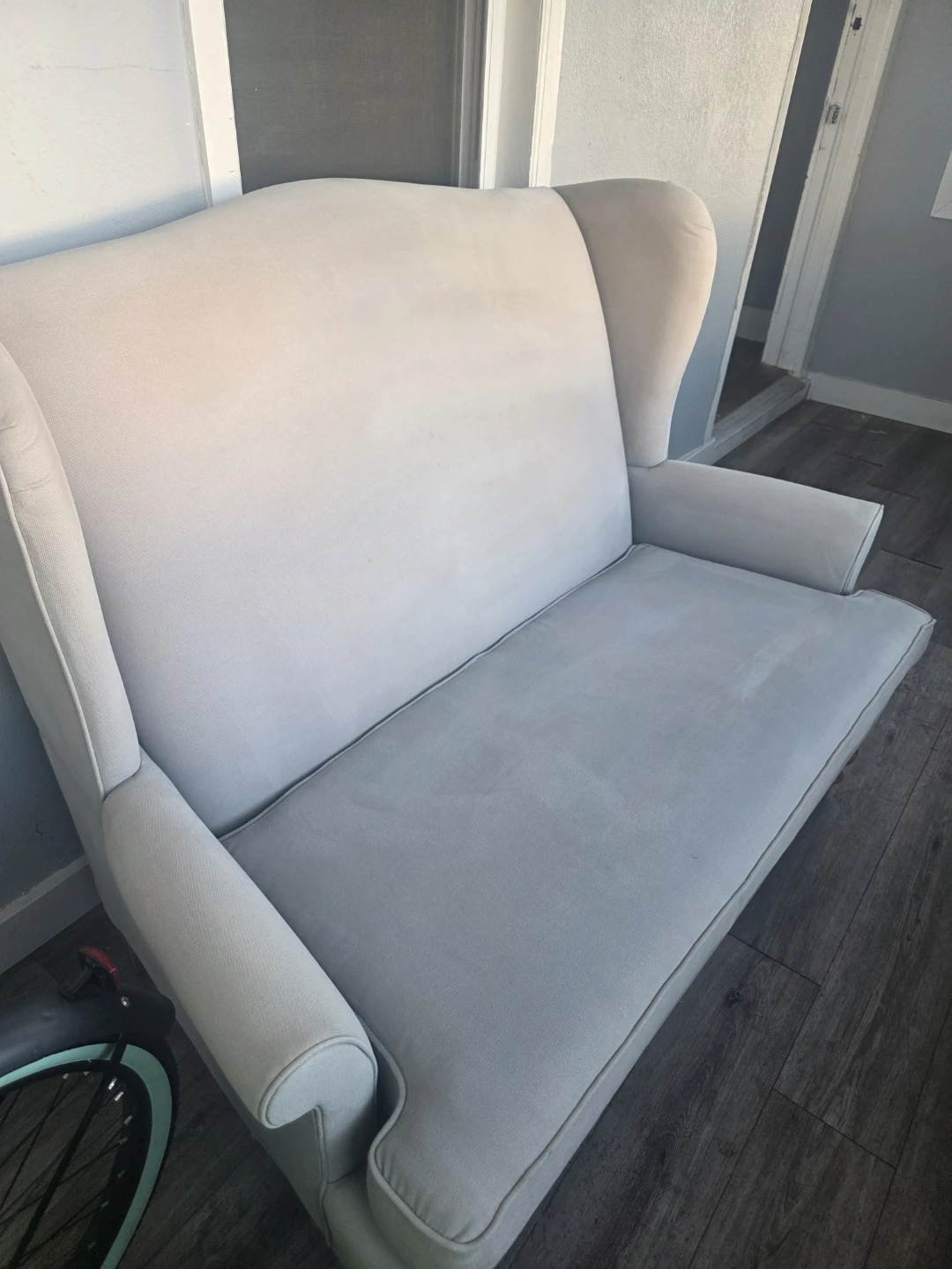 BROYHILL Light Gray Wingback Loveseat - photo 2