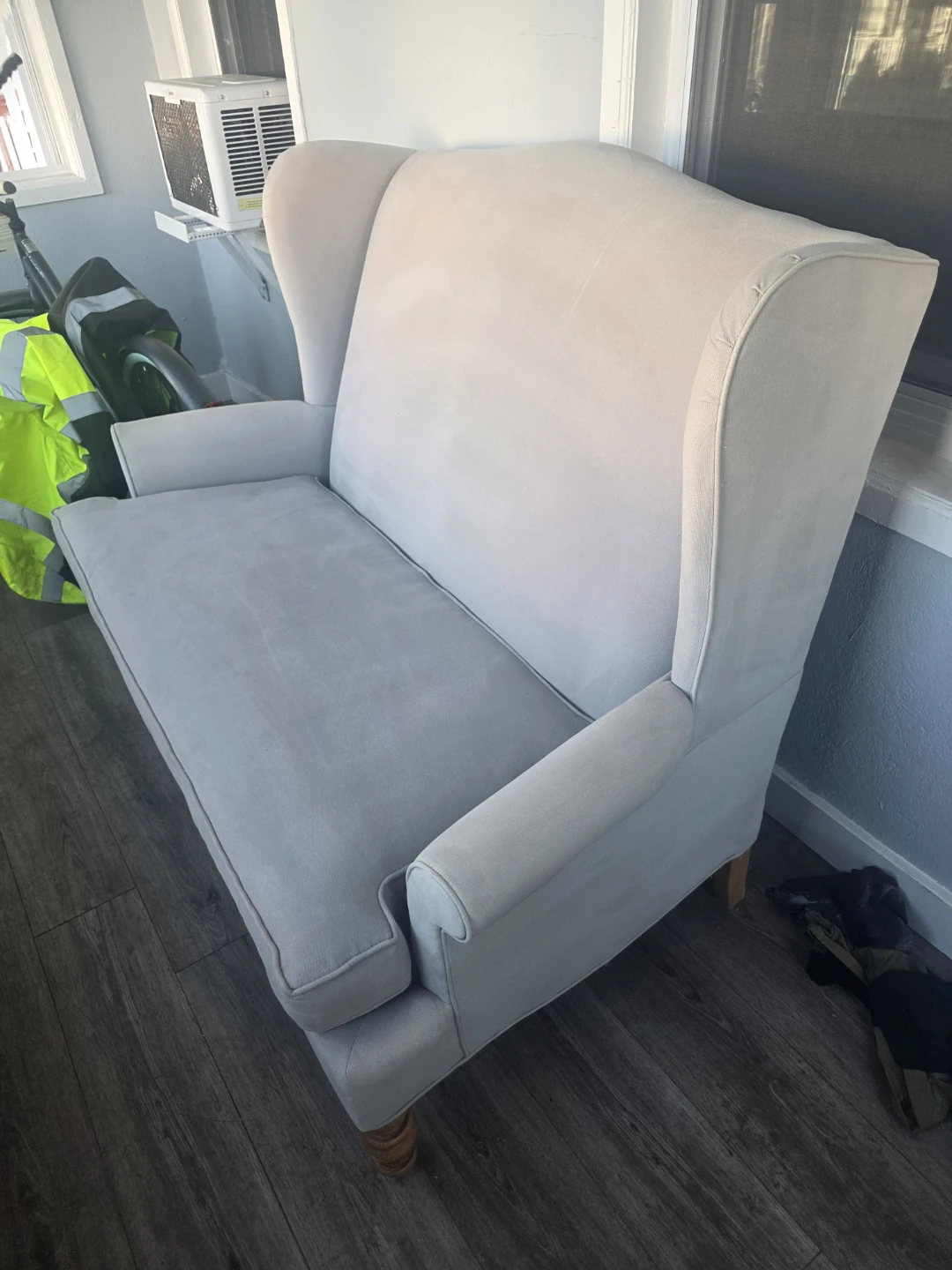 BROYHILL Light Gray Wingback Loveseat - photo 3