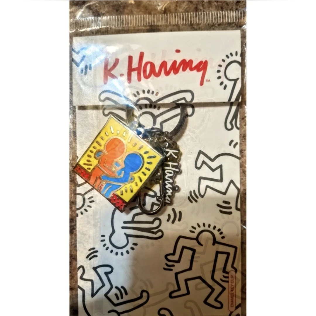 MoMA K. Haring Friends Key Ring & Campbell's Soup Magnet Art - photo 2