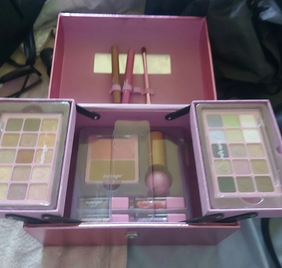 Joy Bright Pink Heart Makeup Case with Eye Shadow Palettes - photo 3