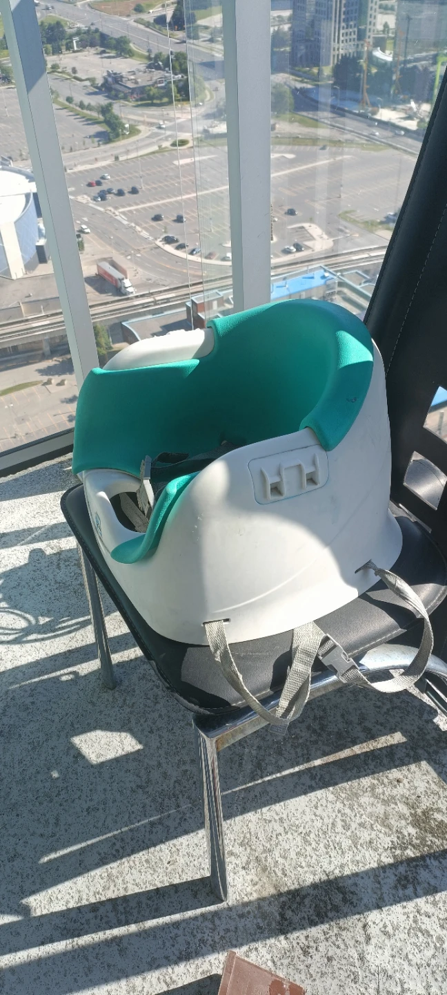 Indoor kids seat for young kids