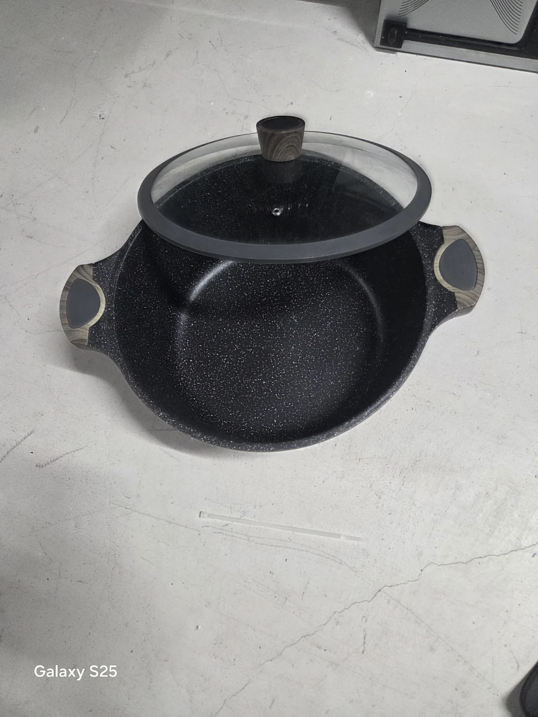 Black Speckled Pot with Glass Lid - photo 2