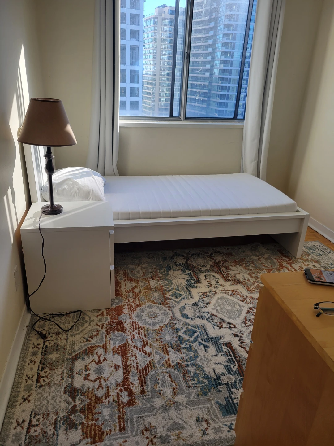 1 bedroom available in an apartment Square One area