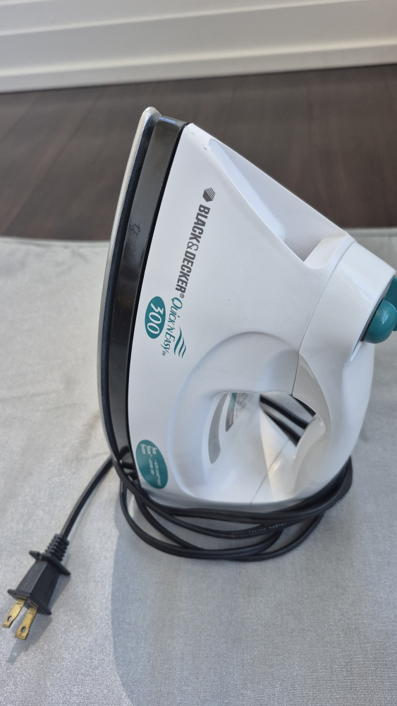 Black & Decker Quick'n Easy 700 Iron - photo 2