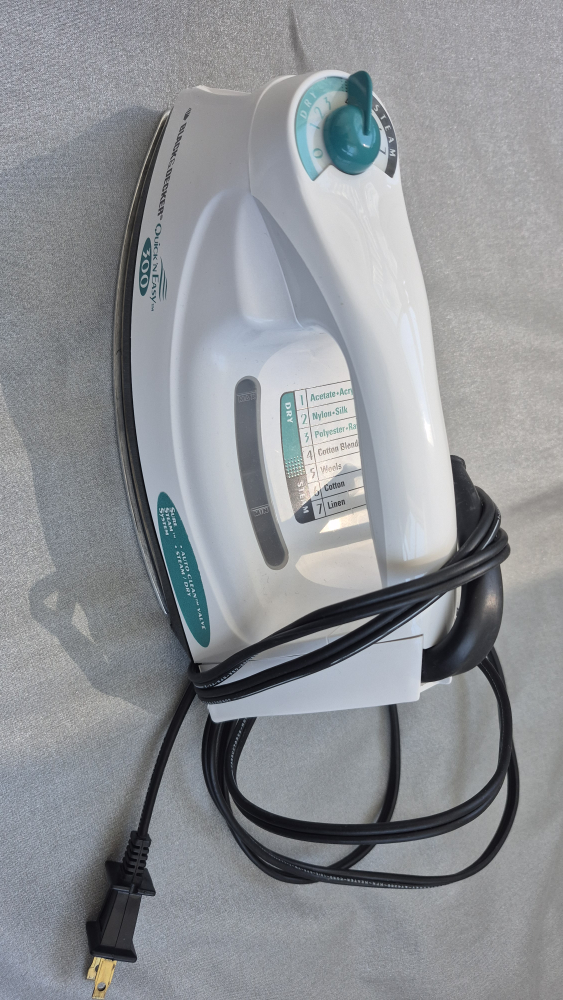 Black & Decker Quick'n Easy 700 Iron - photo 3