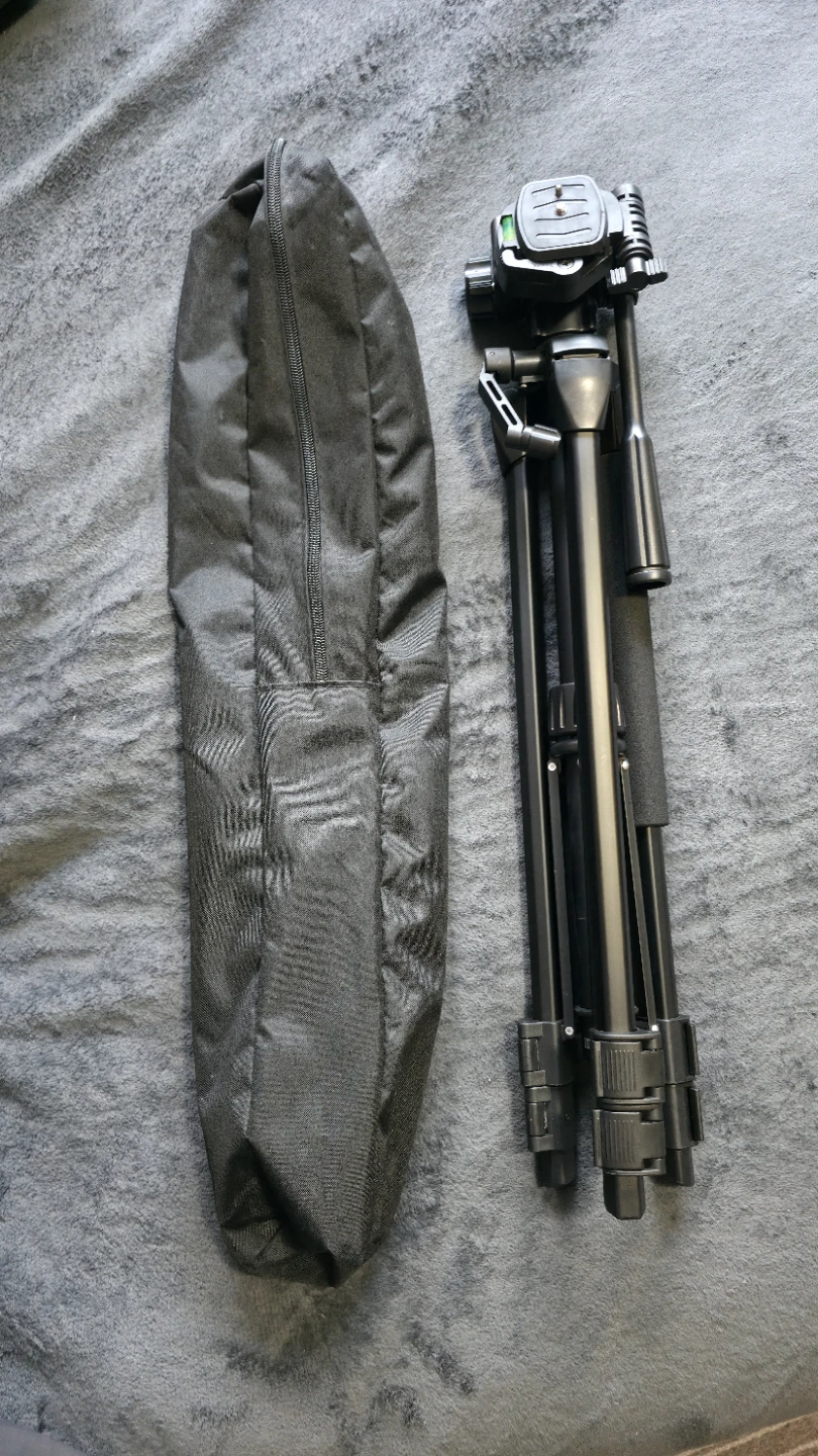 Insignia NS-TRP58 Tripod with Carrying Bag