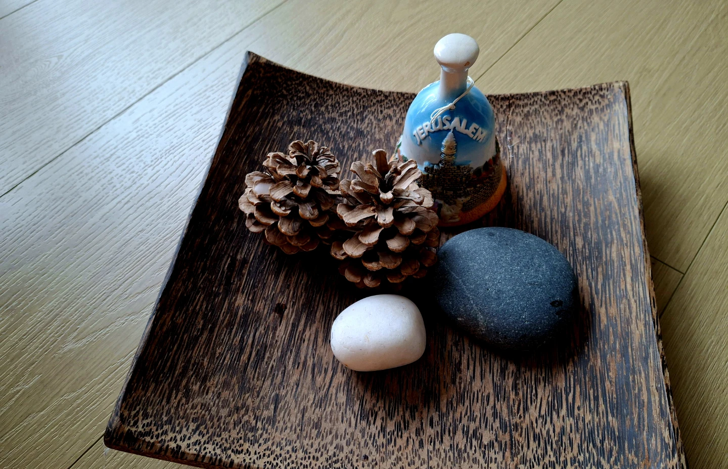 Wooden decorative tray with items - photo 4