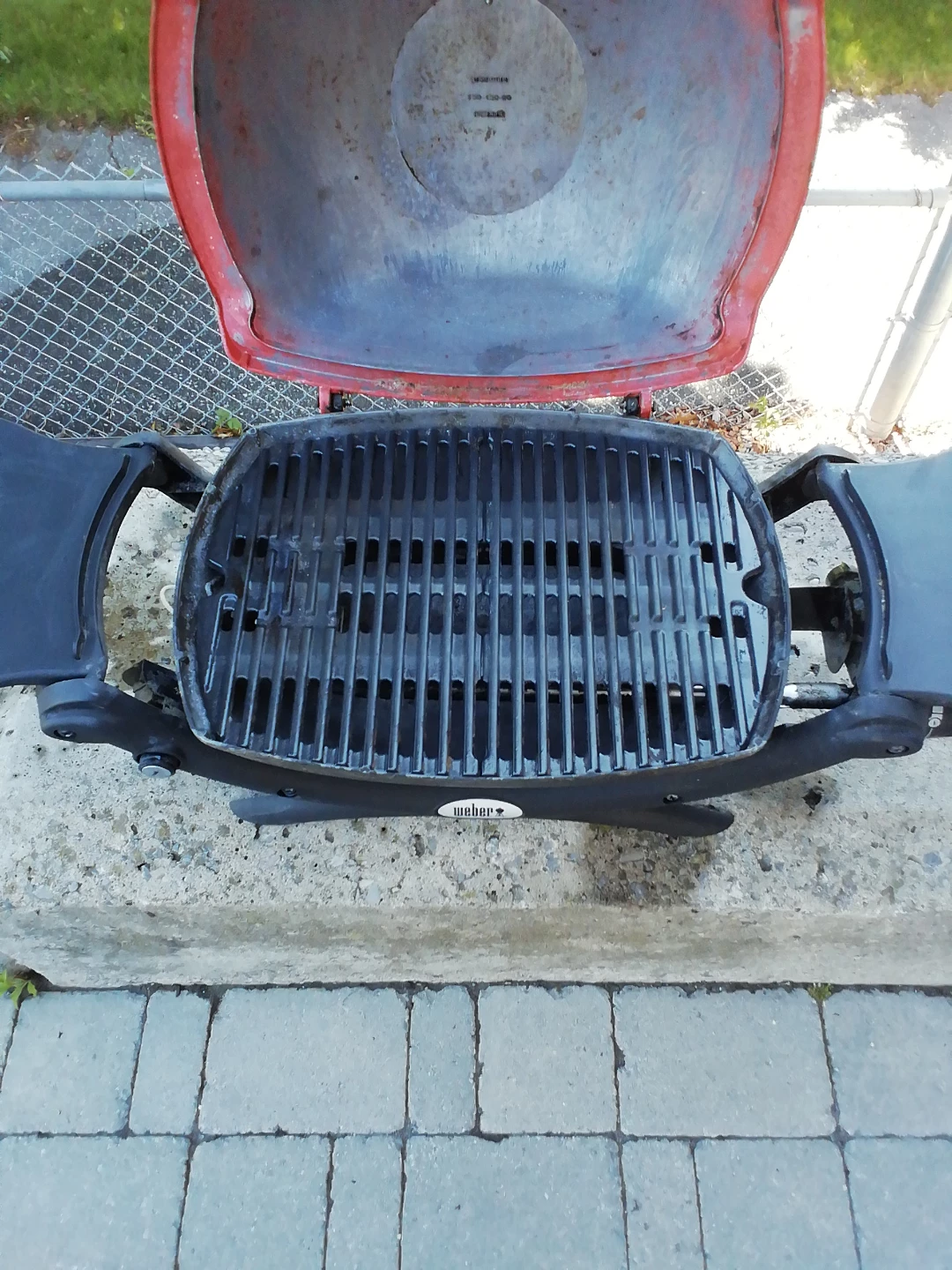 Red Weber 1000Q Portable Propane Grill - photo 2