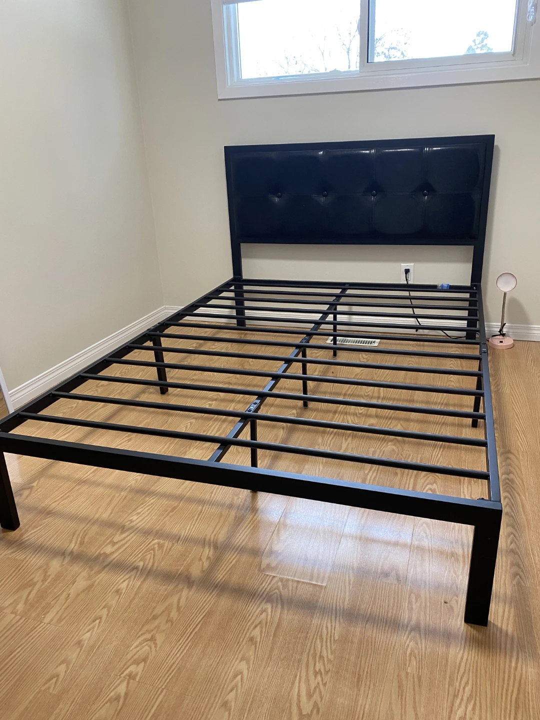 Faux Leather Classic Platform Bed Frame - Full size - photo 3