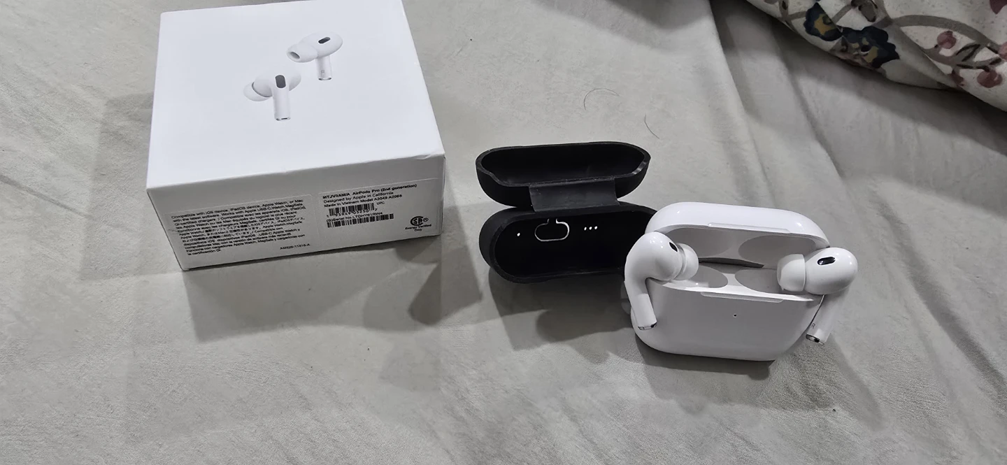 Apple AirPods Pro (2nd generation) with Charging Case - photo 3