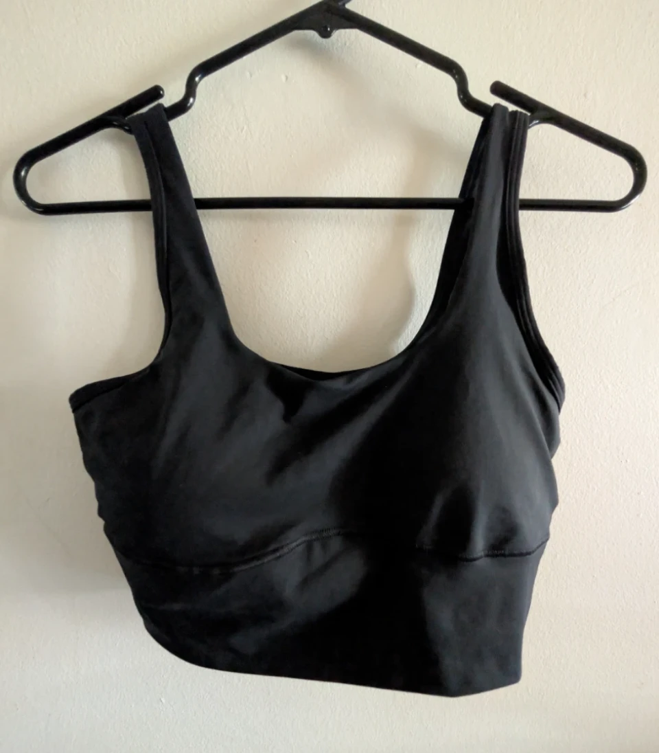 ⚽ Under Armour Black Sports Bra size S with built in bra