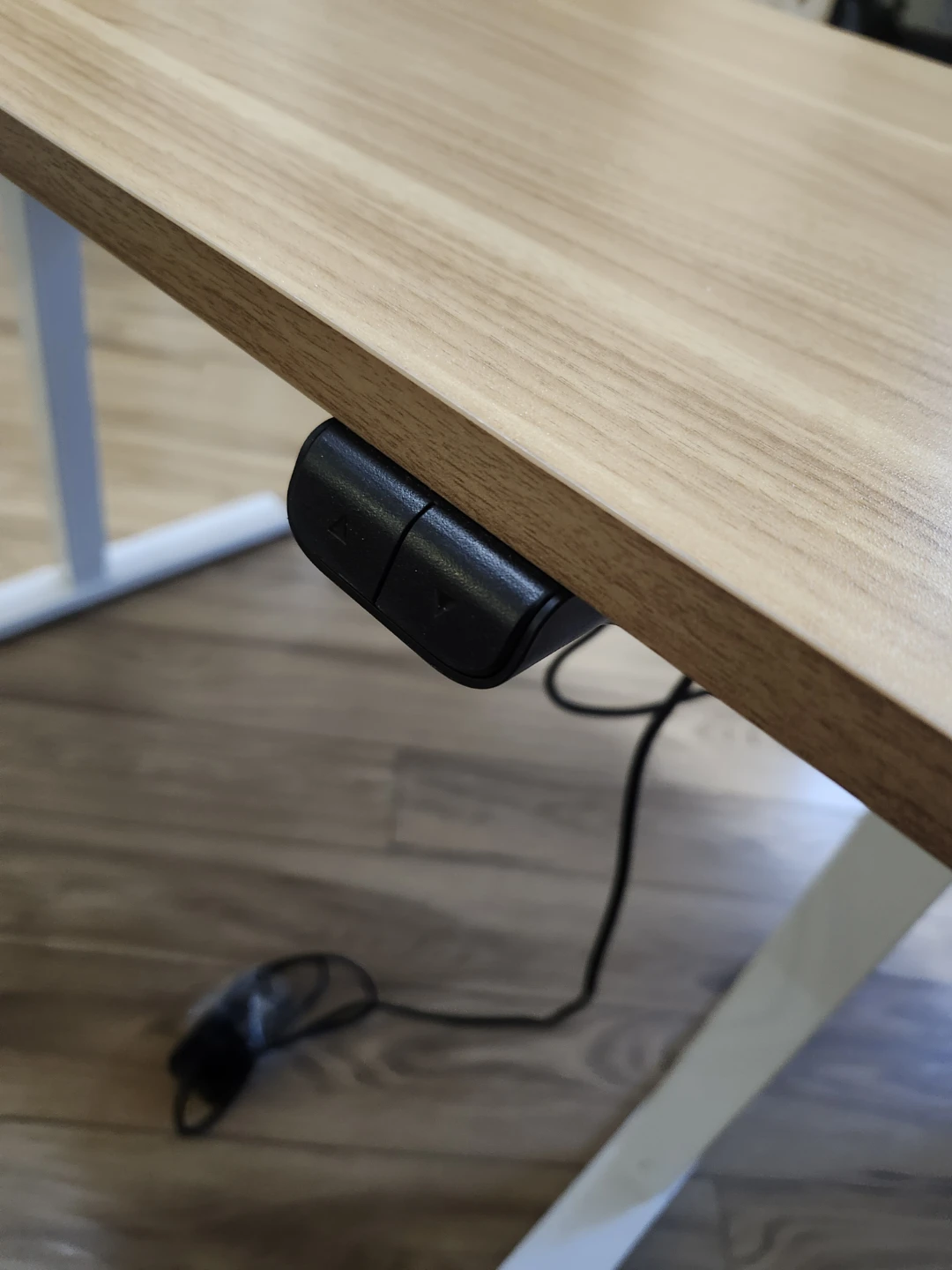 Adjustable Standing Desk - Light Wood Top - photo 4