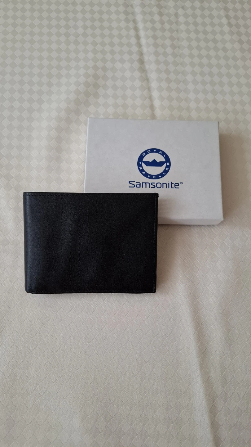 🆕️Samsonite Black Genuine Leather Bi-fold Wallet