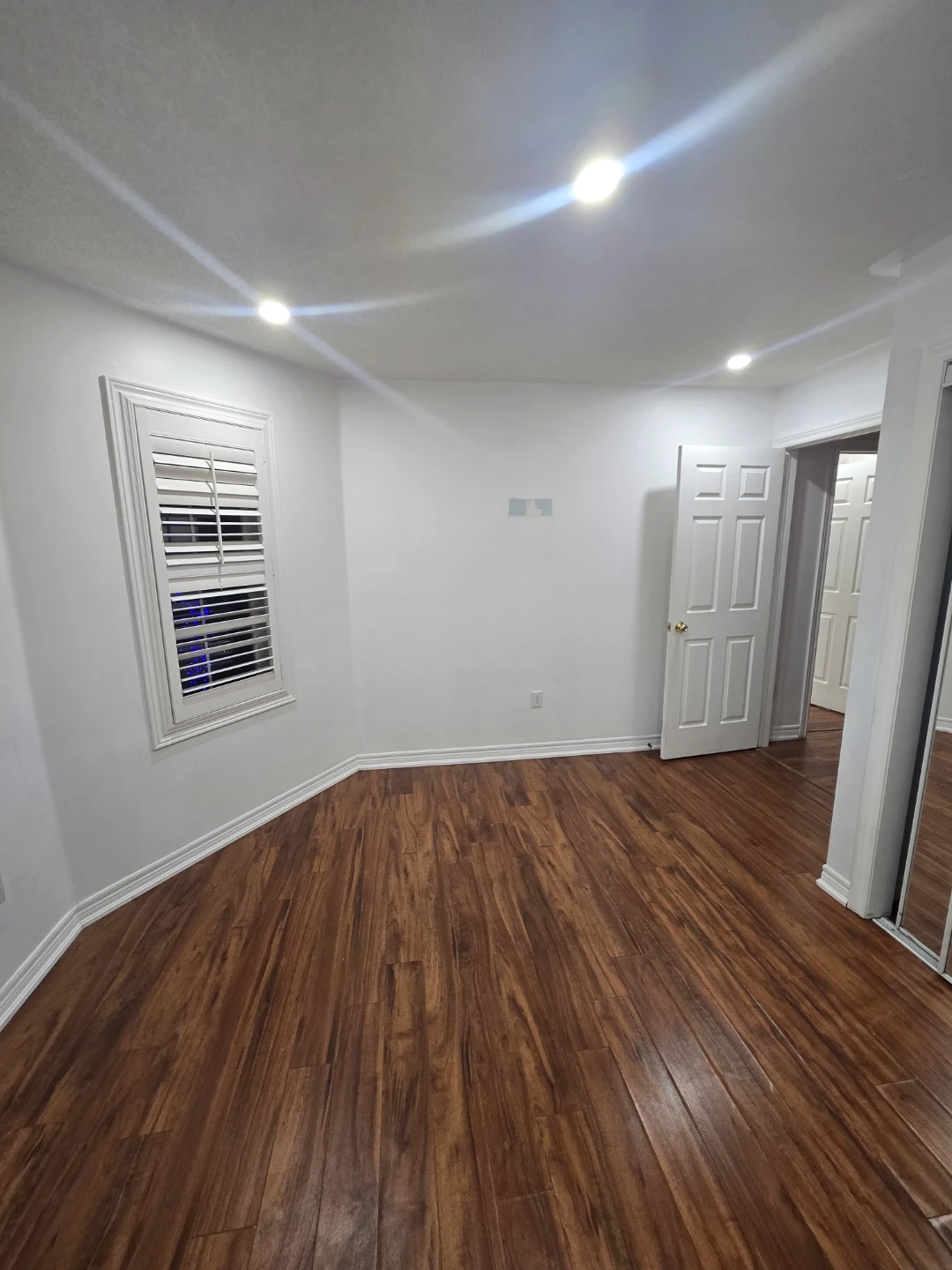 Private room for rent on upper floor - photo 3