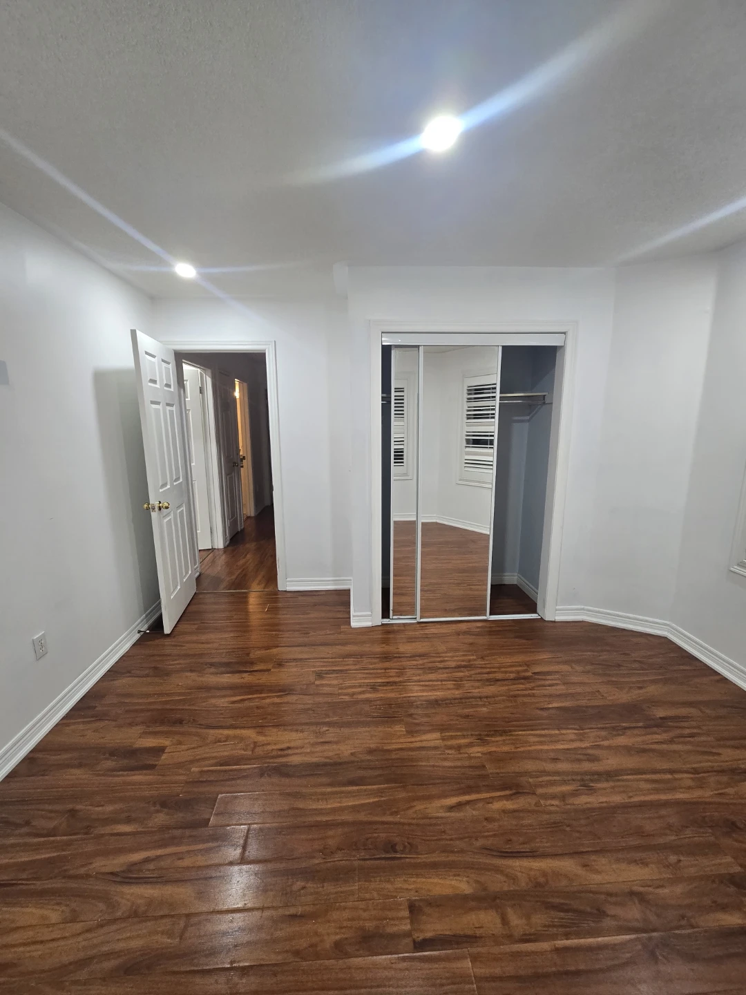 Private room for rent on upper floor - photo 4