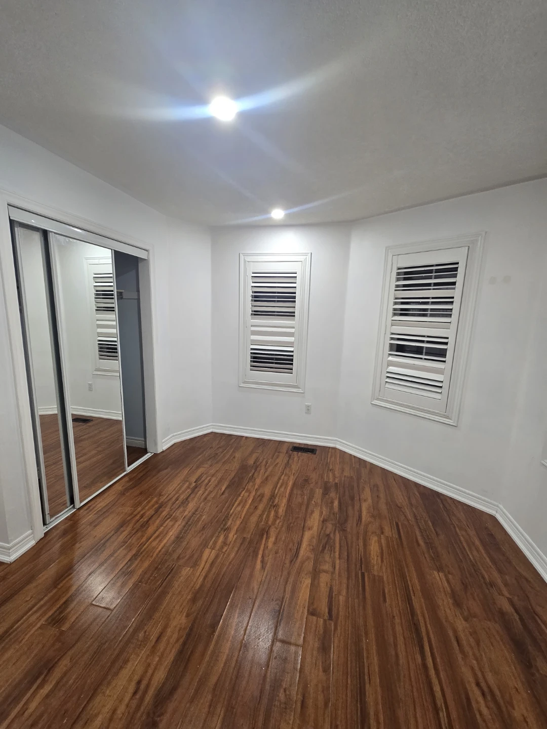 Private room for rent on upper floor - photo 5