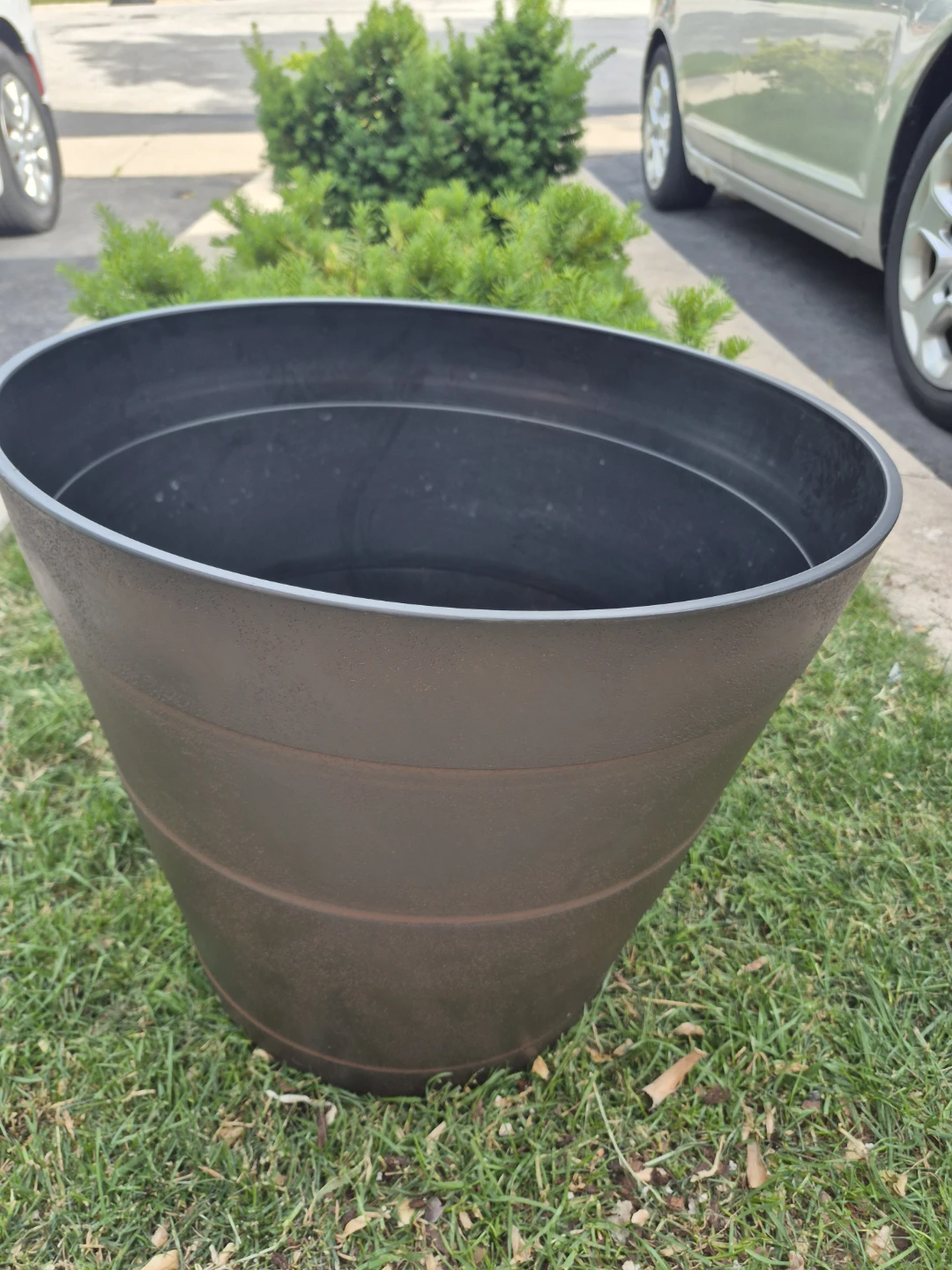 Quality Large Black Plastic Planter Pot