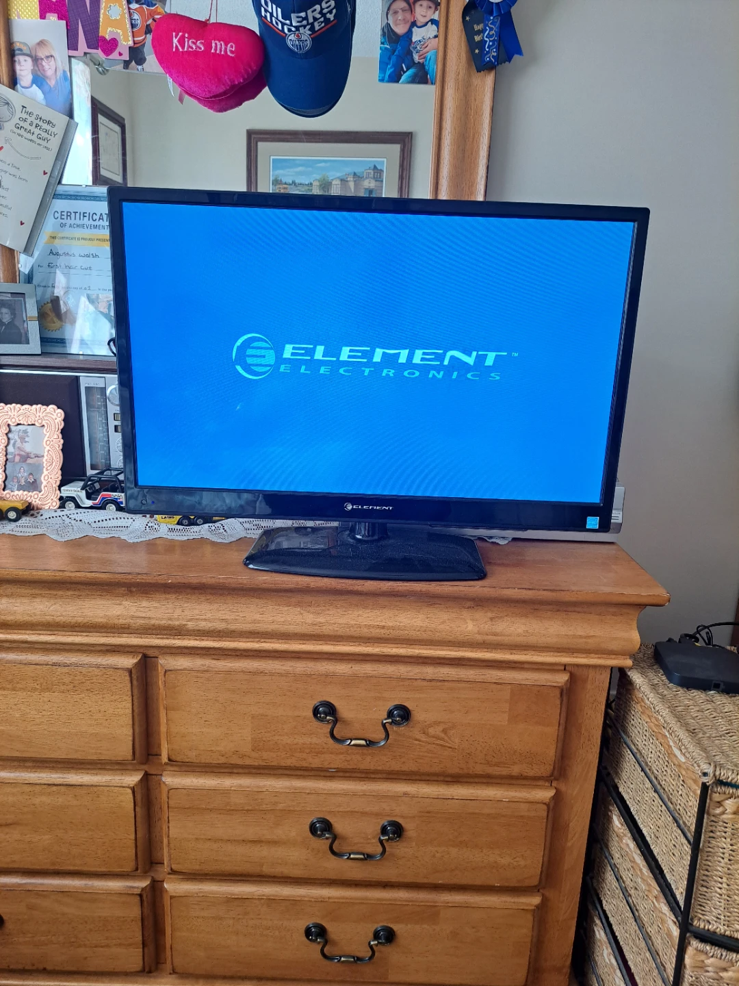 Element 28 inch LCD TV/MONITOR - photo 2