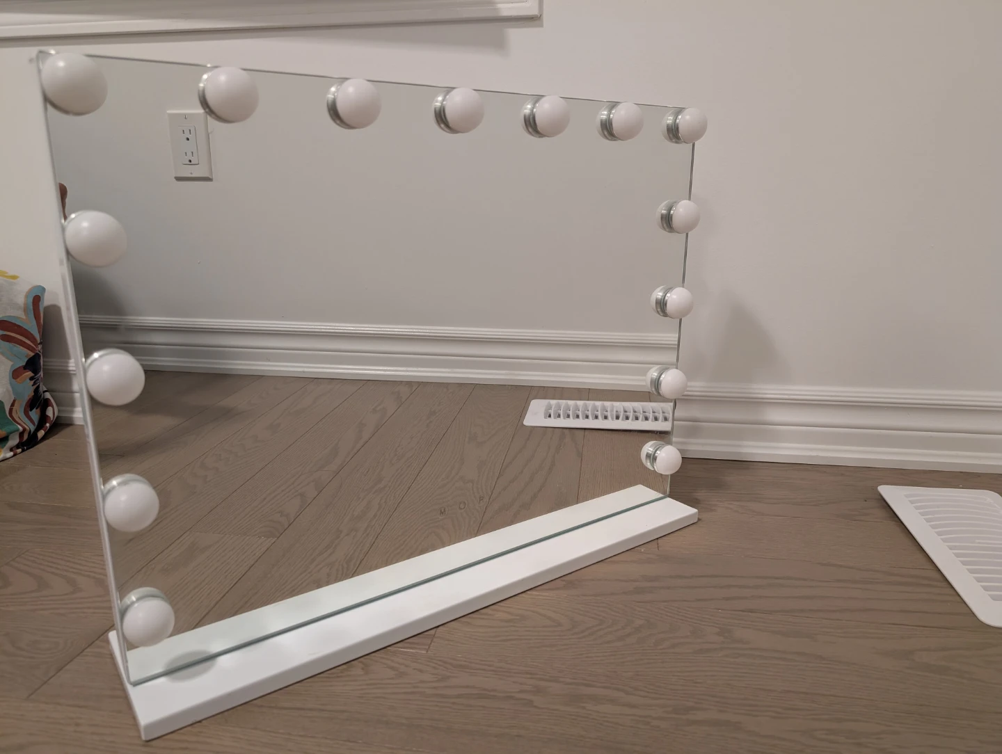 Hollywood Makeup Mirror - photo 2