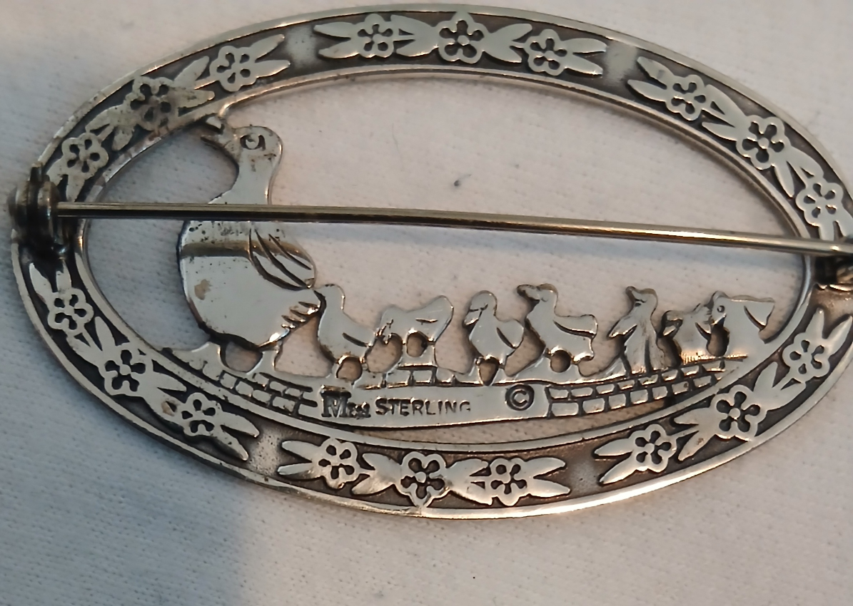 Sterling Silver Mother Duck and Ducklings Brooch - photo 3
